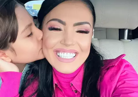 Andreea Mantea dezvăluie cum vopsește ouăle de Paște cu fiul ei: „Se zice că nu e bine, dar nu ai cum cu un copil inventiv"