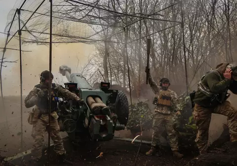 Război în Ucraina, ziua 422 | Rușii „avansează în unele zone” din Bahmut. Aliații Kievului discută despre oferirea de noi ajutoare