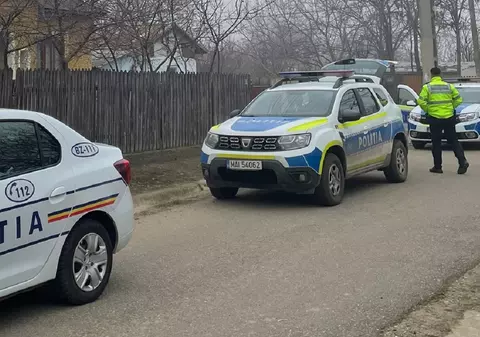 O tânără de 28 de ani cu handicap grav, ținută captivă 10 ani de părinții ei. Polițiștii au găsit-o legată cu lanțul de dulap