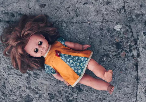 Ce înseamnă când visezi păpușă