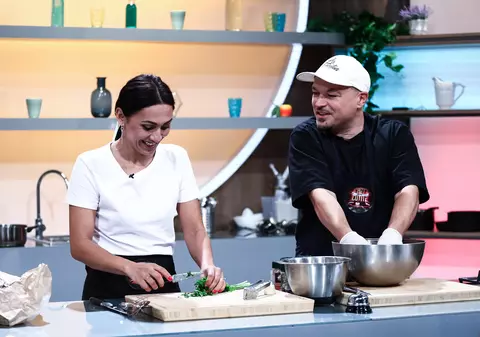 Puya și Melinda vin să gătească la „Chefi la cuțite”, în ediția din această seară. Ce vedetă va juriza jocul de amuletă
