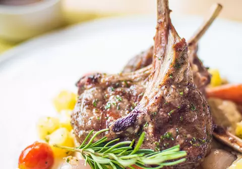 Friptura de miel la cuptor. 6 rețete nelipsite de pe mesele de Paști