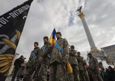 După mai bine de un an de război, Kievul se chinuie să recruteze noi soldați, pe măsură ce unii ucraineni încearcă să evite lupta