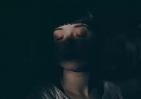 Efectele devastatoare ale privării de somn. Ce se întâmplă în creier când nu dormi suficient