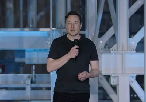 Elon Musk dezvăluie, într-un rar interviu, că nu folosește cea mai descărcată aplicație din SUA și că l-a votat pe Joe Biden