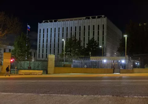 Alertă cu bombă la Ambasada Rusiei în SUA. Presa rusă anunță că o femeie a lăsat două valize în sediu
