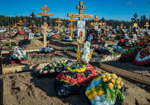 Activistul care a descoperit cimitirul luptătorilor Wagner, obligat să fugă din Rusia. Ce mesaje începuse să primească