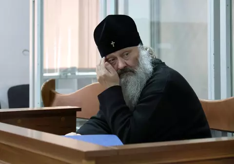Mitropolitul ucrainean Pavlo Lebid, în arest la domiciliu, acuzat că susține războiul Rusiei. Percheziții și proteste la mânăstirea sa din Kiev