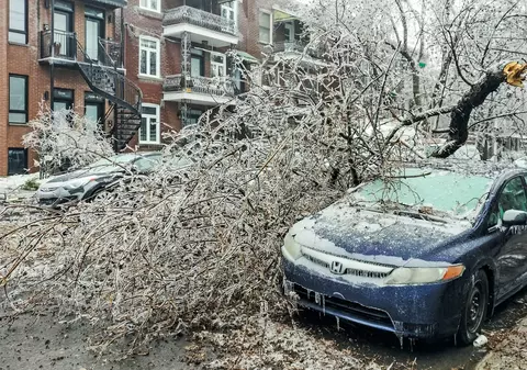 Doi morţi şi peste un milion de oameni fără curent, după ce o furtună de gheaţă a lovit estul Canadei