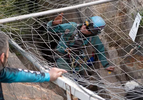 O femeie din Spania a stat 500 de zile într-o peșteră, fără să vorbească cu nimeni. Ce a spus când a ieșit - VIDEO