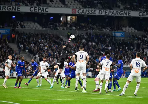 O tânără din Franța care nu a vrut să-și lase prietenul la meci a sunat la poliție. „Vrea să arunce în aer totul în Marsilia”