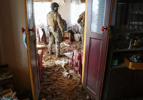 Mii de deținuți recrutați de Wagner să lupte în Ucraina se întorc acum acasă, ca oameni liberi și eroi de război. Locuitorii se tem de ce urmează