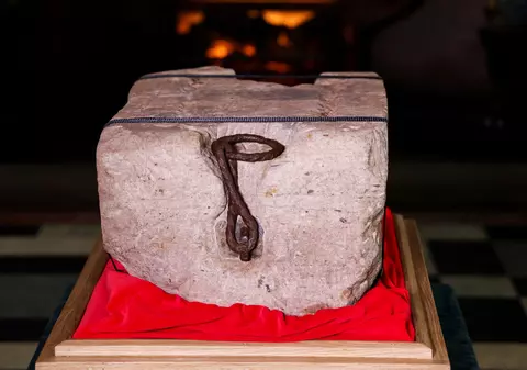 „Piatra destinului”, în drum spre Westminster Abbey, pentru încoronarea regelui Charles al III-lea