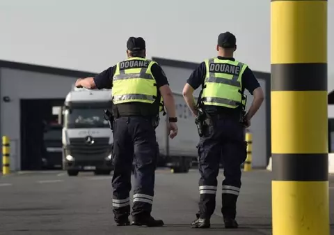 Șofer român de TIR care spunea că transportă dovleci și conopidă, amendat cu un milion de euro, în Franța: „La 55 de ani, mai crezi în Moș Crăciun?”