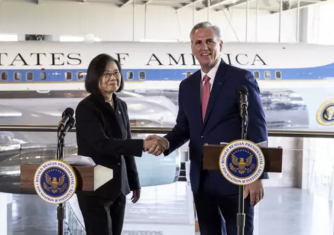 Vizita președintei Taiwanului în SUA stârnește furia Chinei, care și-a trimis navele de război în apropierea insulei autonome