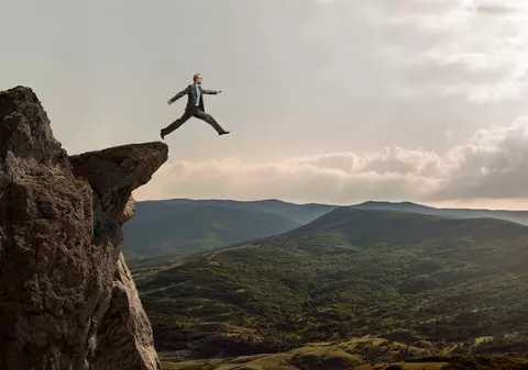 Ce înseamnă când visezi prăpastie