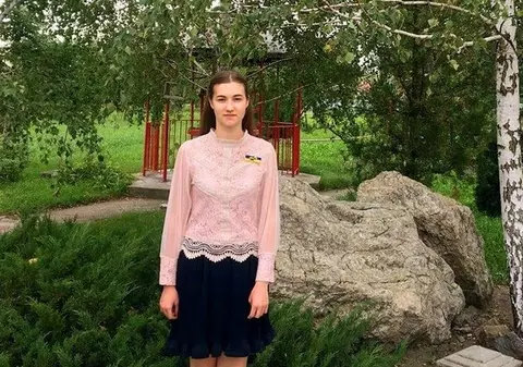 Evelina, eleva care a câștigat Olimpiada de Limba Română din Ucraina: „E greu când se aude alarma și trebuie să ne refugiem în subsol”