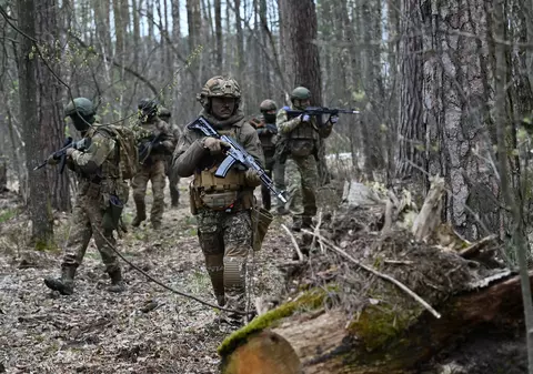 Război în Ucraina, ziua 433 | „Brigada furtunii”, pregătită de luptă. 40.000 de soldați ucraineni așteaptă ordinul Kievului pentru contraatac