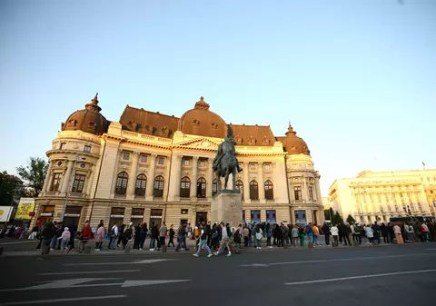 Noaptea Muzeelor 2023. Cozi de sute de metri la cele mai importante obiective culturale din București. FOTO