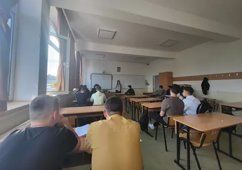 REPORTAJ. Într-un liceu din București, doar 10 profesori din 130 sunt în grevă generală. „Mi se pare tardivă greva și este nedrept pentru elevi”