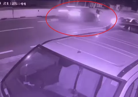 Un tânăr de 19 ani și-a pierdut viața într-un accident rutier. A încercat să traverseze în fugă DN1. Impactul care l-a aruncat zeci de metri a fost filmat