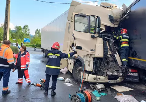 Un şofer bulgar de TIR a murit după ce autotrenul său s-a ciocnit cu un alt TIR condus de un ucrainean, la Plugova