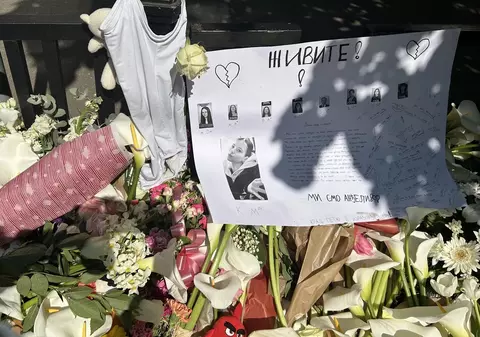 Eleva de serviciu ucisă acum patru zile într-o școală din Belgrad de un coleg ar fi împlinit 12 ani în ziua în care a fost înmormântată