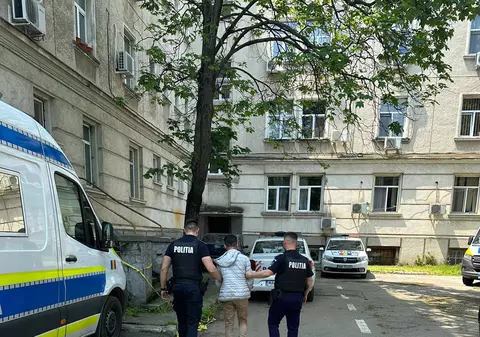 Cinci minori din Craiova au spart 22 de mașini în câteva ore. Unul dintre ei a fost arestat preventiv