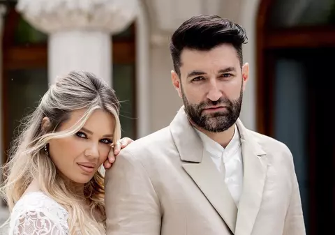 Smiley nu-i dă explicații Ginei Pistol când ajunge târziu acasă: „Nu pune prea multe întrebări”. Cum e căsnicia lor la un an de la nuntă