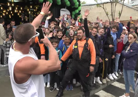 Coadă la o șaormerie din Călărași, unde a apărut Dorian Popa: „La fiecare deschidere e gratis pentru toată lumea”