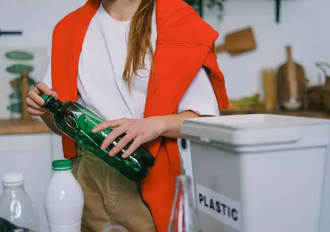 Știai că poți colecta separat, chiar la tine acasă? Iată ce pași trebuie să urmezi