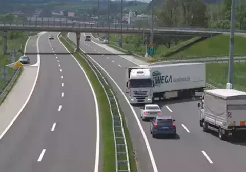Șofer român de TIR, trei minute de nebunie totală pe o autostradă din Croația. Camionagiul riscă pedeapsa cu închisoarea