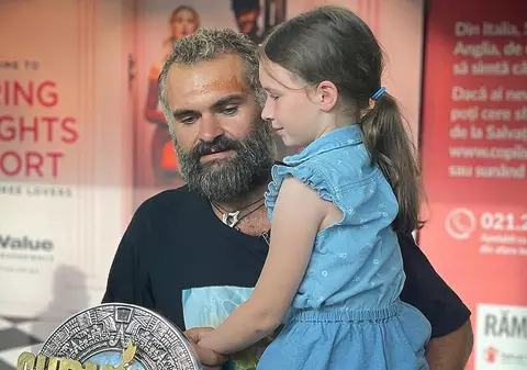 Dan Ursa s-a întors în România. Câștigătorul de la Survivor 2023 a căzut în genunchi când și-a revăzut fiica și soția