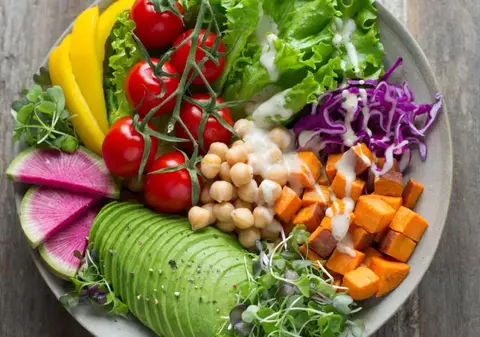 Dieta GOLO - și adorată, și contestată. Ce alimente ai voie să mănânci în voie