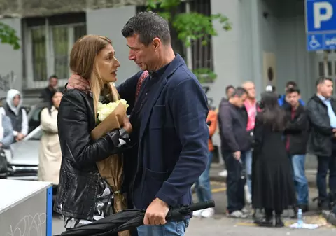 Antrenorul sârb al echipei de volei din Zalău și soția lui, în lacrimi la școala unde le-a fost ucisă fiica. Mesajul lor pentru supraviețuitori