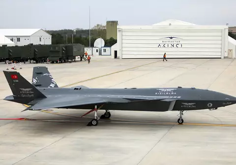 O nouă dronă de luptă va fi produsă de turcii de la Baykar, mai agilă decât cea folosită de ucraineni în războiul cu Rusia