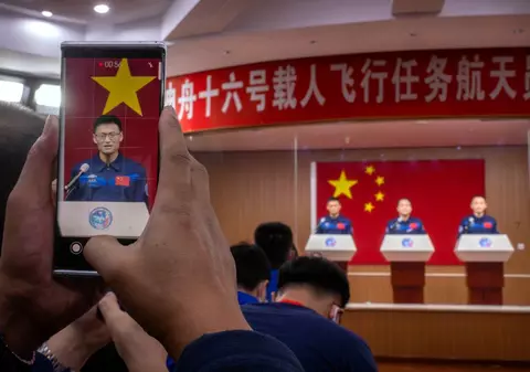 China se pregătește să trimită în spațiu, în premieră, un astronaut civil. Când începe misiunea