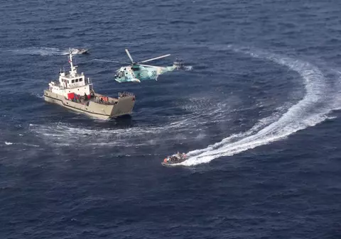 Zeci de persoane sunt date dispărute, după ce un vas chinezesc de pescuit s-a răsturnat în Oceanul Indian