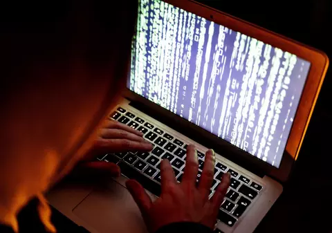 Criticii guvernului naționalist al Serbiei, spionați cu programe speciale militare de piratare a telefoanelor