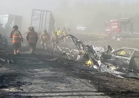 Cel puțin 6 morți și peste 30 de răniți în două accidente uriașe cu 90 de vehicule, cauzate de o furtună de nisip, pe o autostradă din Statele Unite