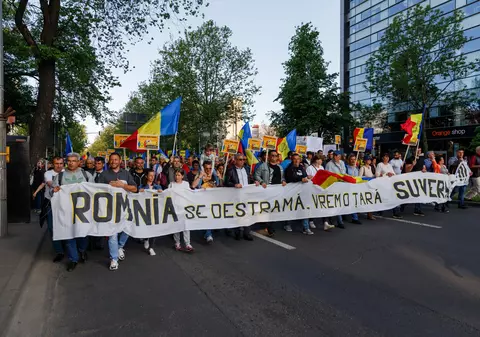 REPORTAJ. Am mers patru ore alături de protestatarii AUR. Ce i-a motivat să vină de la sute de km distanță la chemarea singurului lider de partid din România care e pomenit de susținători pe numele mic: „George”