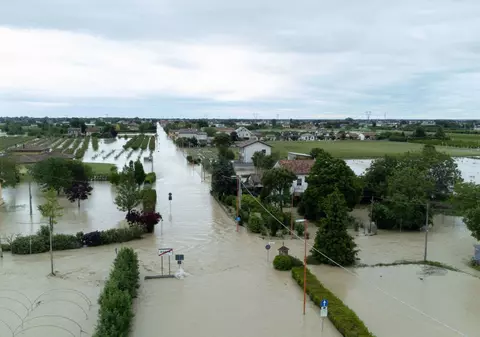 „I-am spus fiului meu că este un joc și că trebuie să se urce cât mai sus”. Mărturie din Italia, unde inundațiile au ucis 14 oameni