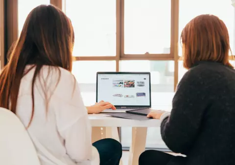 Sondaj eJobs: 44,5% dintre angajații participanți își suplimentează veniturile lunare printr-un al doilea job