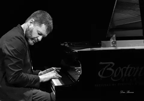 Lucian Ban, pianistul româno-american de jazz, susține o serie de concerte în România alături de invitați renumiți la nivel internațional