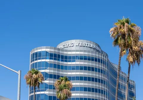 Acțiunile altor bănci americane s-au prăbușit joi, autoritățile investighează o posibilă manipulare a pieței