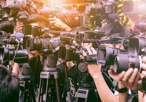 Raport Reporteri fără Frontiere: presiunile politice și juridice asupra jurnaliștilor din România au crescut. Deturnarea banilor publici către presă, „o practică larg răspândită”