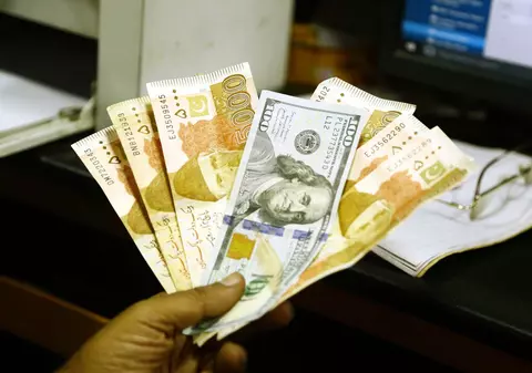 Rusia și India se întorc la dolar ca monedă majoritară a comerțului lor, după ce, de la începutul războiului, au încercat să tranzacționeze în rupii