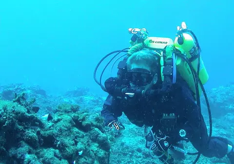 Un profesor din Florida a bătut recordul mondial pentru timp petrecut sub apă: „Curiozitatea pentru descoperiri m-a condus aici”