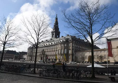 O deputată din Groenlanda a refuzat să vorbească limba daneză în timpul unei dezbateri în parlament, la Copenhaga