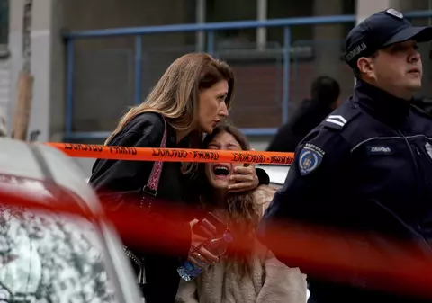 „Mi-a omorât doi prieteni. M-am întins peste ei, să creadă că sunt moartă”. Mărturii ale copiilor care au supraviețuit atacului de la școala din Belgrad